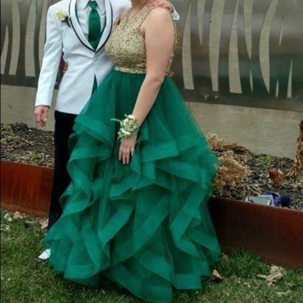 Two piece prom only worn once